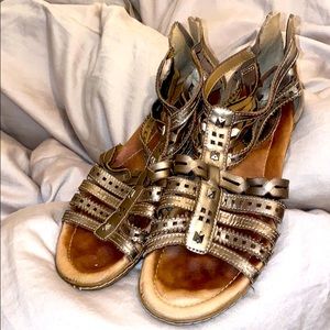 Earth Gold Sandals!